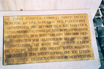 Bodenplatte des Denkmals für Vertriebene am Servatiiplatz (Foto: Barbara Dierig)