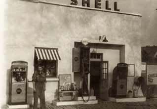 Shell-Tankstelle Lühn mit Tankwart (Privatbesitz)