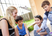Ehrenamtliche mit Flüchtlingskindern | Foto: Martin Albermann/Stadt Münster Ehrenamtliche mit Flüchtlingskindern (Foto: Martin Albermann/Stadt Münster)