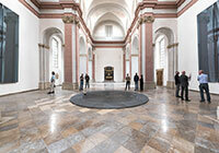 Blick auf das Kunstwerk von Gerhard Richter in der Dominikanerkirche