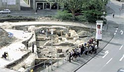 Foto: Fhrung durch die Grabungen