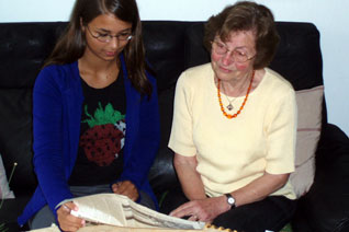 Nora mit Rosemarie Maibaum (Foto: Ingrid Fisch)