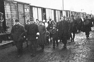 Ankommender Flüchtlingstransport, 1946. (dpa. Frankfurt am Main)
