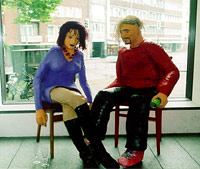 "Technofan und Gogogirl an der Discobar"