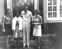 Besuch von Amando Parente aus Italien auf dem Hof in Albersloh, um 1970